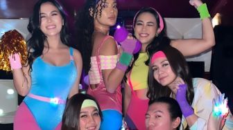 Rachel Vennya Kenakan Swimsuit Colourful, Penampilannya Curi Perhatian