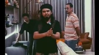 Gus Samsudin Pamer Kesaktiannya di Rumah Denny Sumargo: Pesulap Merah Tolong Jelaskan