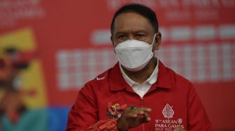 Berkontribusi Lahirkan DBON, Menpora Raih Penghargaan dari Unesa