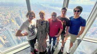8 Potret Maia Estianty Liburan ke Amerika, Foto Keluarga di Empire State Building