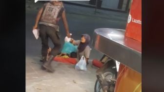 Video Viral Anak Punk Pengamen Mendadak Beli Nasi Ayam, Ternyata Diberikan ke Ibu dan Anak Gelandangan