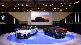 BMW Andalkan Mobil Listrik BMW iX dan i4 di GIIAS 2022
