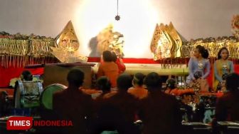 Lewat Wayang Kulit, Pemkab Ngawi Ajak Masyarakat Basmi Rokok Ilegal