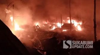 Sambaran Petir Diduga Jadi Pemicu Kebakaran Gudang Limbang Sepatu di Sukabumi