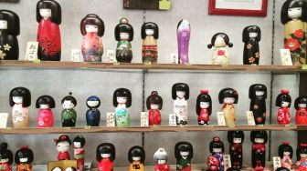 Mengenal Kokeshi, Boneka Kayu Asal Jepang yang Konon Dekat dengan Anak-anak