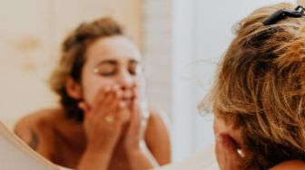 5 Langkah Membersihkan Wajah dengan Benar, Jangan Sampai Skincare-mu Sia-Sia