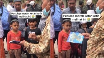 Viral Aksi Keren Bapak-bapak Tampilkan Sulap Buku Ajaib, Bikin Bocil Melongo