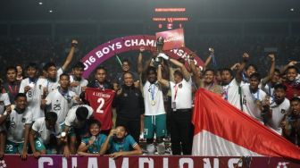 Menpora Klarifikasi soal Angkat Trofi Piala AFF U-16