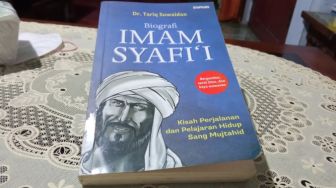 Ulasan Buku Biografi Imam Syafii, Mengenal Tokoh Intelektual Inspiratif