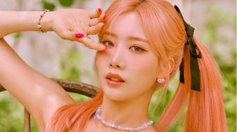 Tinggalkan Panggung di Tengah Konser, Kim Lip LOONA Menangis?