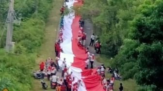 Kirab Pecahkan Rekor Muri, 2.500 Meter Bendera Merah Putih Dibawa 7.500 Orang