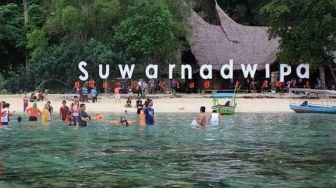 Menikmati Keindahan Bawah Laut Pulau Suwarnadwipa, Pulau Emas di Kota Padang