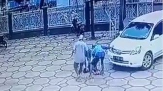 Video Viral Bocah 6 Tahun Dilindas Mobil saat Main di Halaman Masjid, Publik: Pasti Sopirnya Main HP