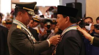 Menhan Prabowo Subianto Terima Empat Bintang Kehormatan dari TNI