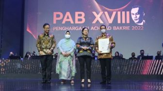 Serahkan Achmad Bakrie Award, Puan Maharani Apresiasi Seluruh Penerima Award