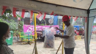 Warga Berpartisipasi Jaga Kebersihan Jakarta dengan Bank Sampah