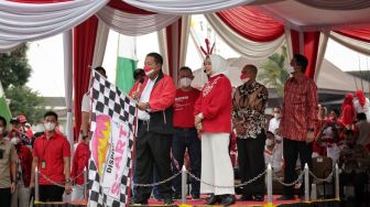 HUT RI ke-77, Pemprov Lampung Gelar Kirab Marching Band dengan Meriah