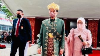 Jokowi dan Iriana Hadiri Sidang Tahunan MPR Tahun 2022 Pakai Baju Adat Nuansa Hijau