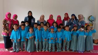 Kelompok 66 KKN Tematik UPI Lakukan Edukasi Hemat Listrik pada Anak