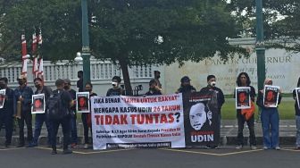 26 Tahun Kasus Udin Mangkrak, Warga Jogja Gelar Aksi Diam di Kantor Gubernur DIY
