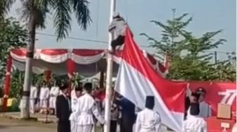 Video Viral Tali Bendera Nyangkut, Petani Panjat Tiang saat Upacara HUT ke-77 Kemerdekaan RI