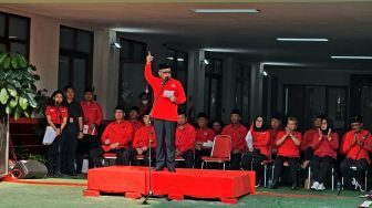 Sebut Relawan Kerdilkan Prestasi Jokowi, Sekjen PDIP: Ring Satu Presiden Jangan Bersikap Asal Bapak Senang!