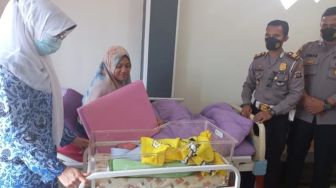Dua Bayi Lahir Saat HUT ke-77 RI di Satu Klinik Kota Bukittinggi