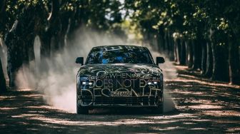 Mobil Listrik Rolls-Royce Spectre Jalani Pengujian di Pesisir Selatan Prancis, Paket Baterai Makin Selaras