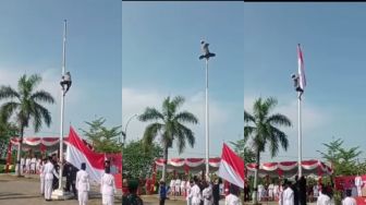 Viral Aksi Heroik Pak Saepudin, Petani Karawang yang Sigap Panjat Tiang Demi Bendera Bisa Berkibar