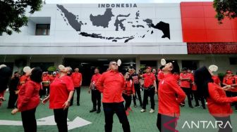 Ikut Lomba Makan Kerupuk, Sekjen PDI Perjuangan Hasto Kristiyanto: Ibarat Pemilu 2024, Tak Boleh Curi Start