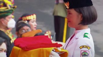 Dewa Ayu Firsty Meita Pembawa Baki Bendera Pusaka di Istana Negara Ternyata Siswi Asal Kudus Lho, Ini Profilnya