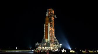 Roket Raksasa Amerika Siap Terbang Perdana ke Bulan