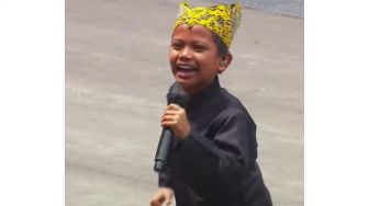 Viral Nyanyi di Depan Jokowi, Ini Lirik Lagu Ojo Dibandingke Farel Prayoga