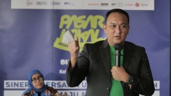 Penerima Apresiasi SATU Indonesia Awards 2020 Eri Kuncoro memberikan pemaparan dalam acara kegiatan Pasar Lokal Suara UMKM di DuniaKita Cafe & Restaurant, Yogyakarta, Kamis (18/8/2022). [Wahyu Turi Krisanti / SuaraJogja.id]
