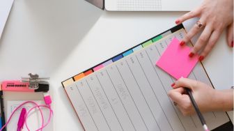 3 Tips Membuat Catatan yang Efektif, Manfaatkan Sticky Note!