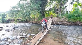 Demi Vaksinasi Warga, Ini Cerita Menembus Dusun Libaru Sungkai di Pegunungan Meratus