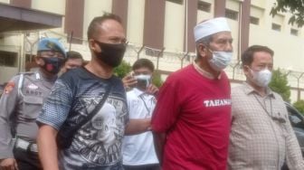 Digiring dengan Tangan Terborgol, Mantan Petinggi Khilafatul Muslimin Minta Maaf ke Jokowi