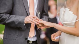 4 Hal Mengenai Pesta Pernikahan yang Perlu Didiskusikan dengan Pasangan