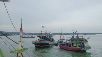 Dua Bulan Solar Langka di Labuhan Maringgai Lampung Timur, SPBN Tutup