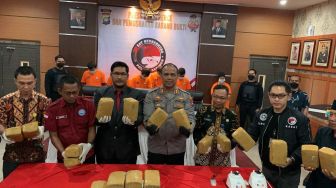 Polisi Ringkus Emak-emak Pemasok Ganja dari Aceh ke Karimun