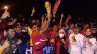 Wakil Bupati Morut Tutup Open Turnamen Sepak Bola Piala Bergilir HUT RI