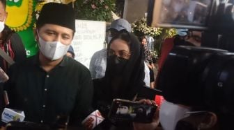 Sikap Tak Biasa Mertua Arumi Bachsin Sebelum Wafat, Emil Dardak: Cetak Foto Close Up