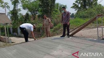 Percepat Pemulihan Ekonomi, Pemkab Bekasi Perbaiki Akses Jalan di Perbatasan