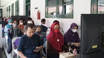 Peserta Kelas UMKM Keliling dalam gelaran Pasar Lokal Suara UMKM di Hetero Space, Surakarta, Solo, Sabtu (10/8/2022).  ( Suara.com/ Rahadyan Ad)
