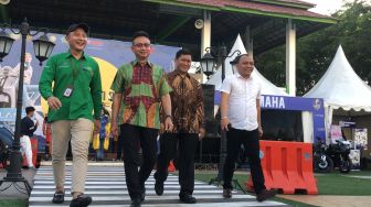 Pontianak Fashion Week Resmi Digelar, Walikota Edi Rusdi Kamtono Jadi yang Pertama Bergaya di Catwalk: Gemeteran!