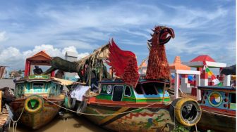 Berkah Parade Perahu Hias di Palembang, Sejumlah Seniman Lukis Ketiban Rejeki