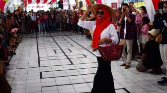 Bak Citayam Fashion Week, Pedagang Pasar Madiun Jadi Model Dadakan