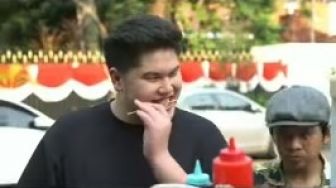 Kocak! Reaksi Anak Erick Thohir Pertama Kali Makan Telur Gulung, Warganet Salfok ke Wajahnya