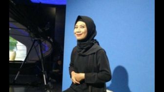 Cerita Winda, Juru Bahasa Isyarat di Balik Lagu "Ojo Dibandingke" yang Dinyanyikan Farel Prayoga