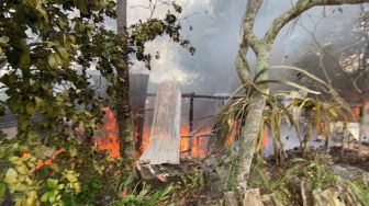 Kebakaran di Gunung Guntur, Dua Orang Alami Luka Bakar